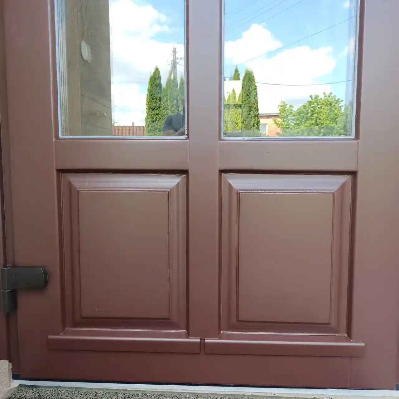 После реставрации деревянной двери