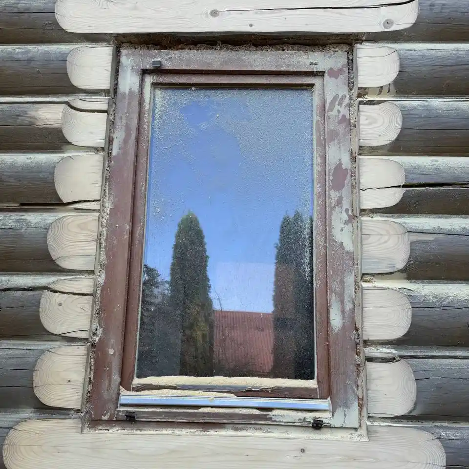 До реставрации деревянного окна