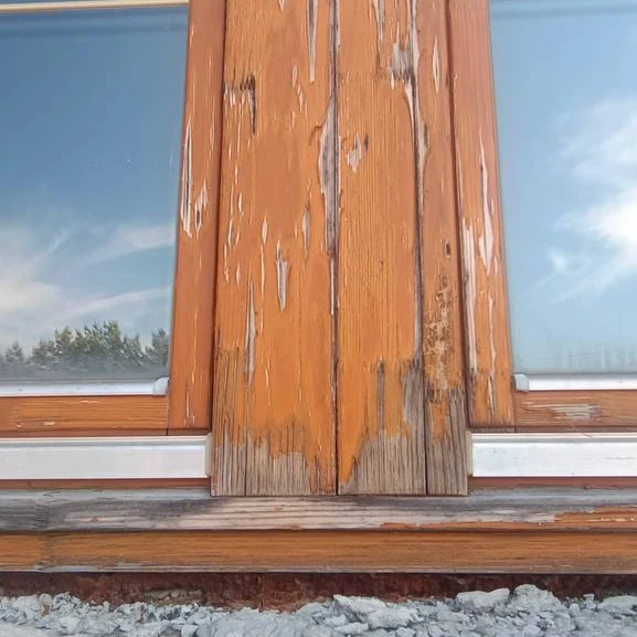 До реставрации деревянного окна