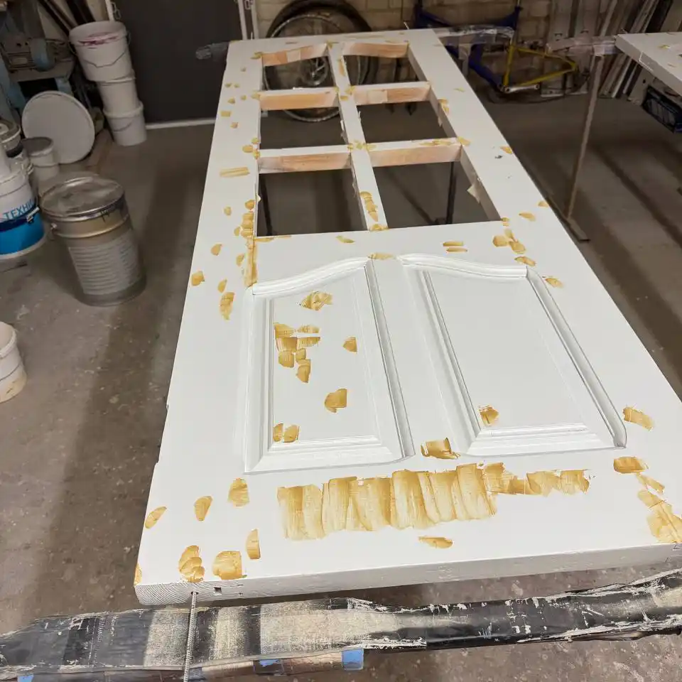 До реставрации деревянного окна